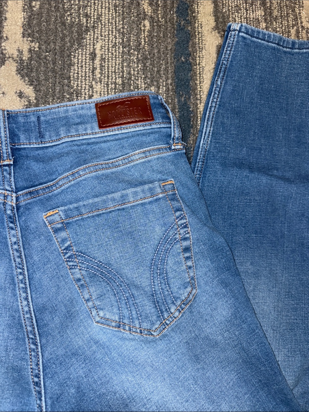 Size 6 / 28 Hollister High Rise Light Blue Super Skinny Jeans. Super nice - Picture 2 of 5